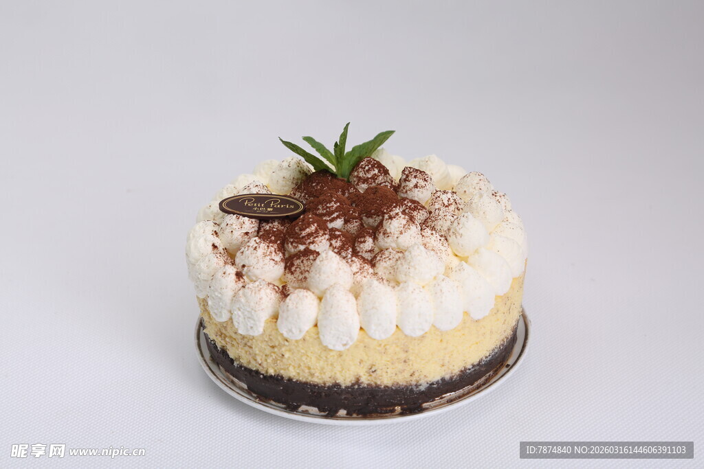 精致装饰的美味奶油蛋糕