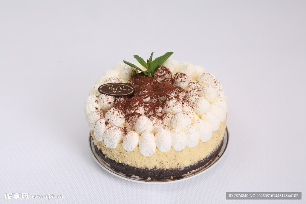 美味奶油巧克力装饰蛋糕