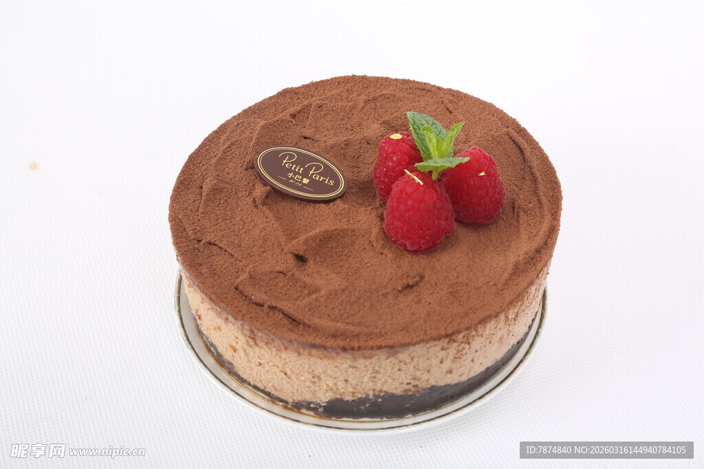 巧克力草莓装饰美味蛋糕