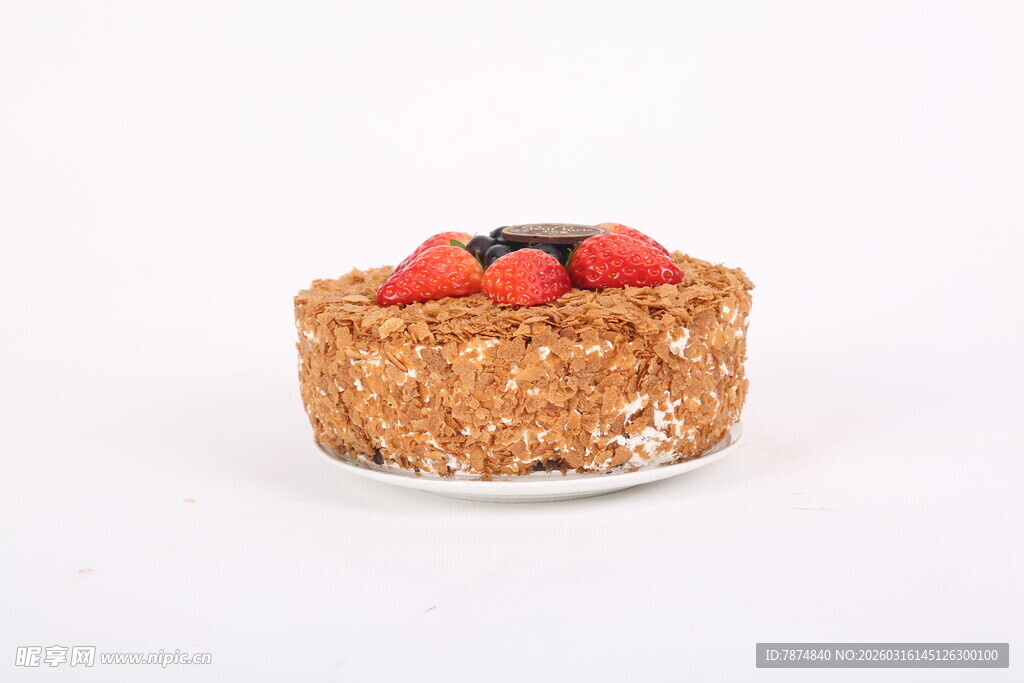 莓果装饰的美味燕麦蛋糕