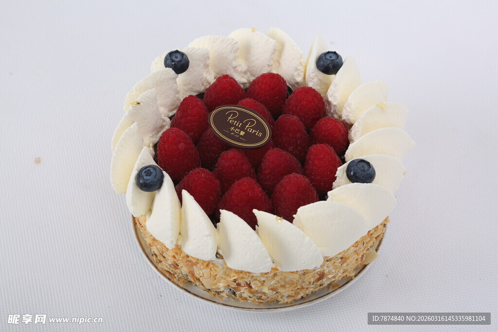 美味浆果奶油蛋糕