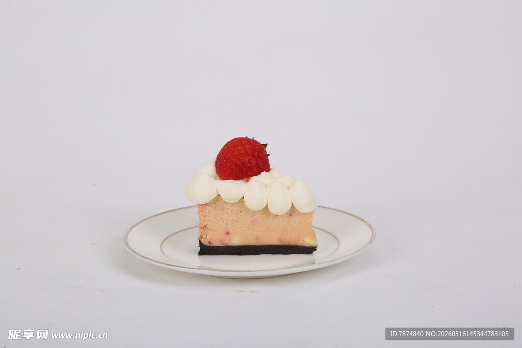 精致草莓奶油小蛋糕