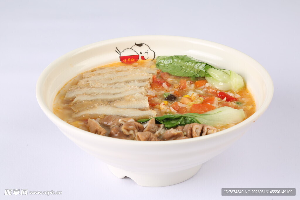 美味牛肉蔬菜汤面