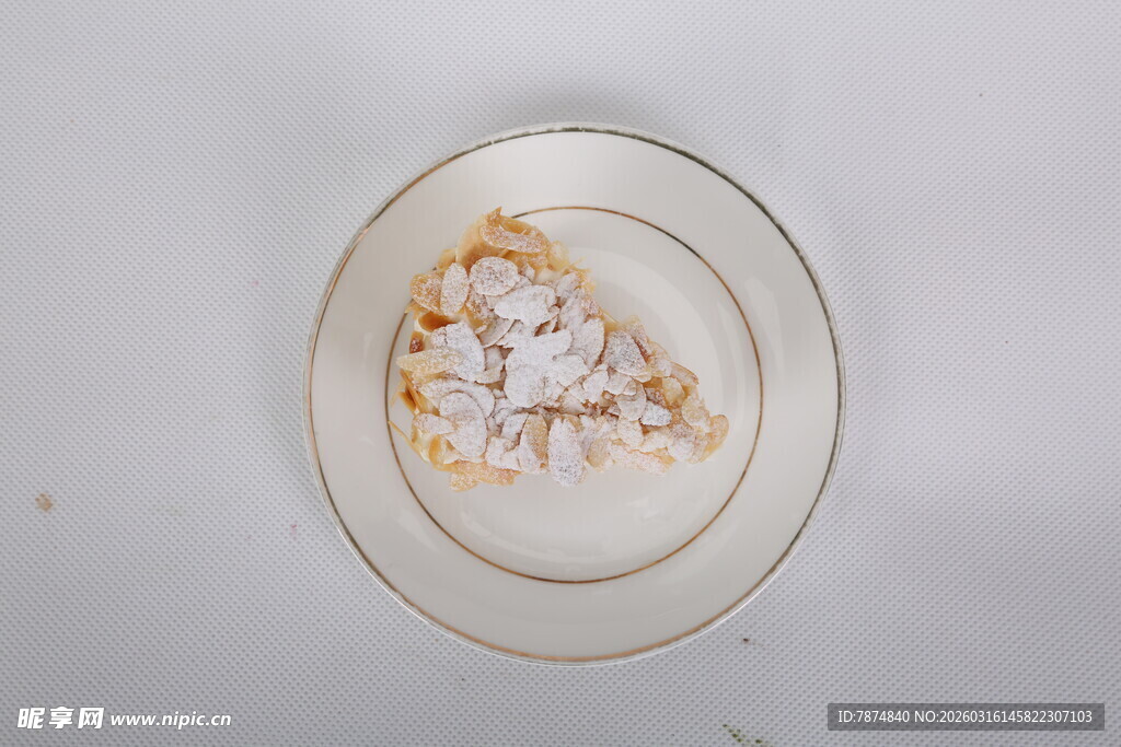 复古花纹装饰瓷盘