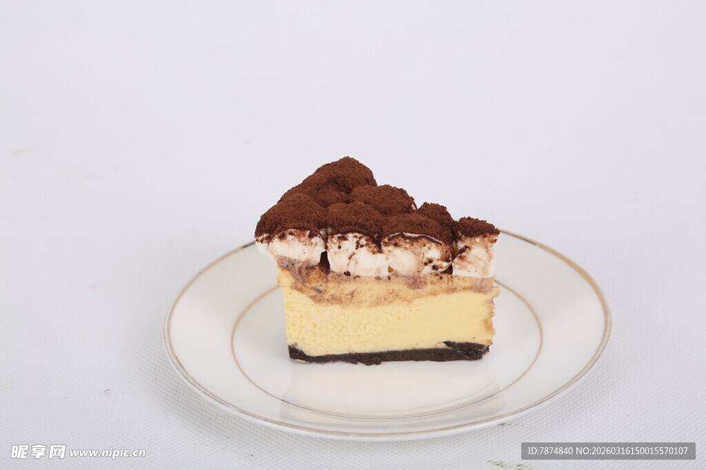 美味层次丰富的巧克力蛋糕