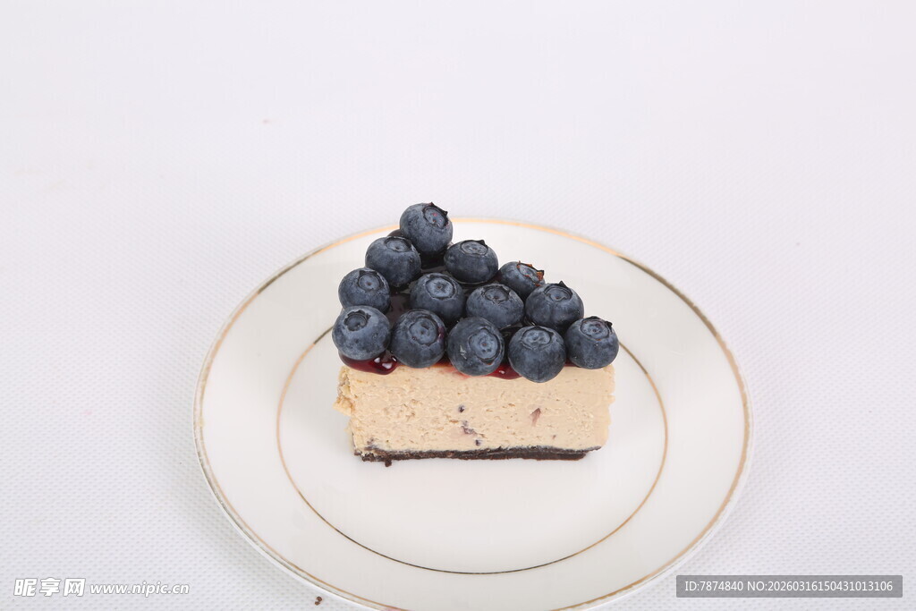 蓝莓芝士蛋糕精致摆盘