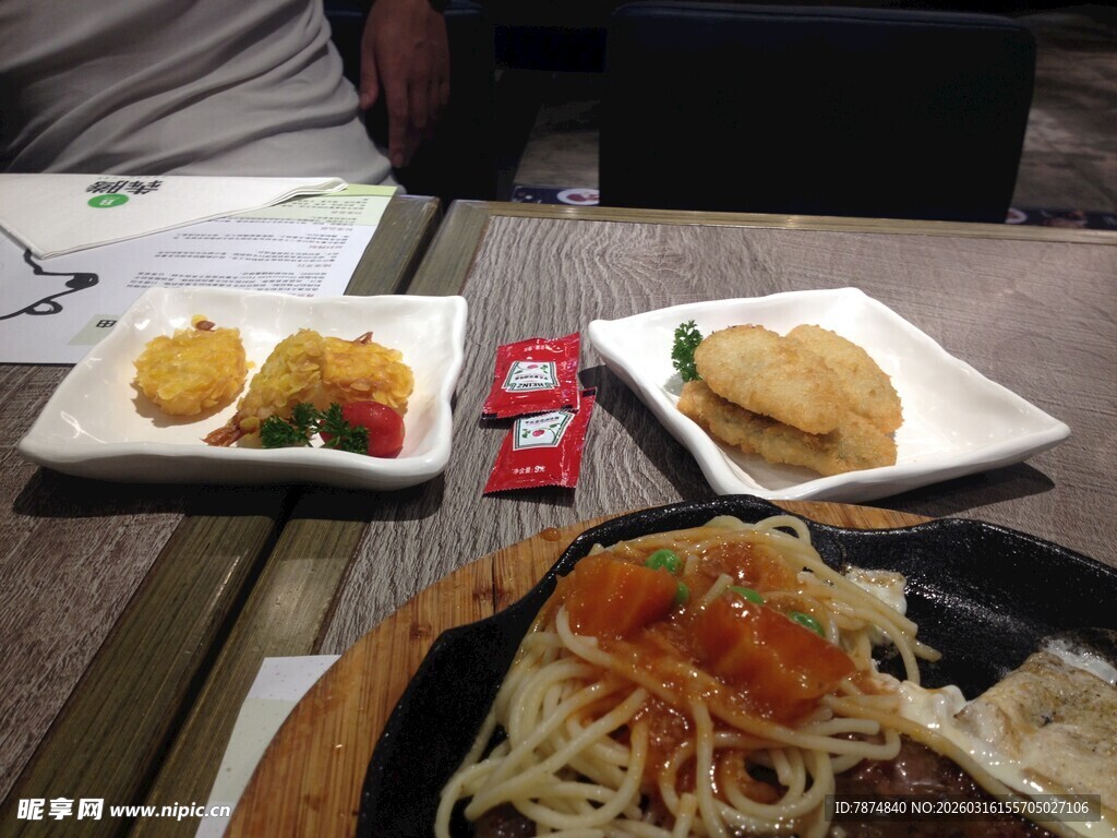 日式美味餐食摆拍展示