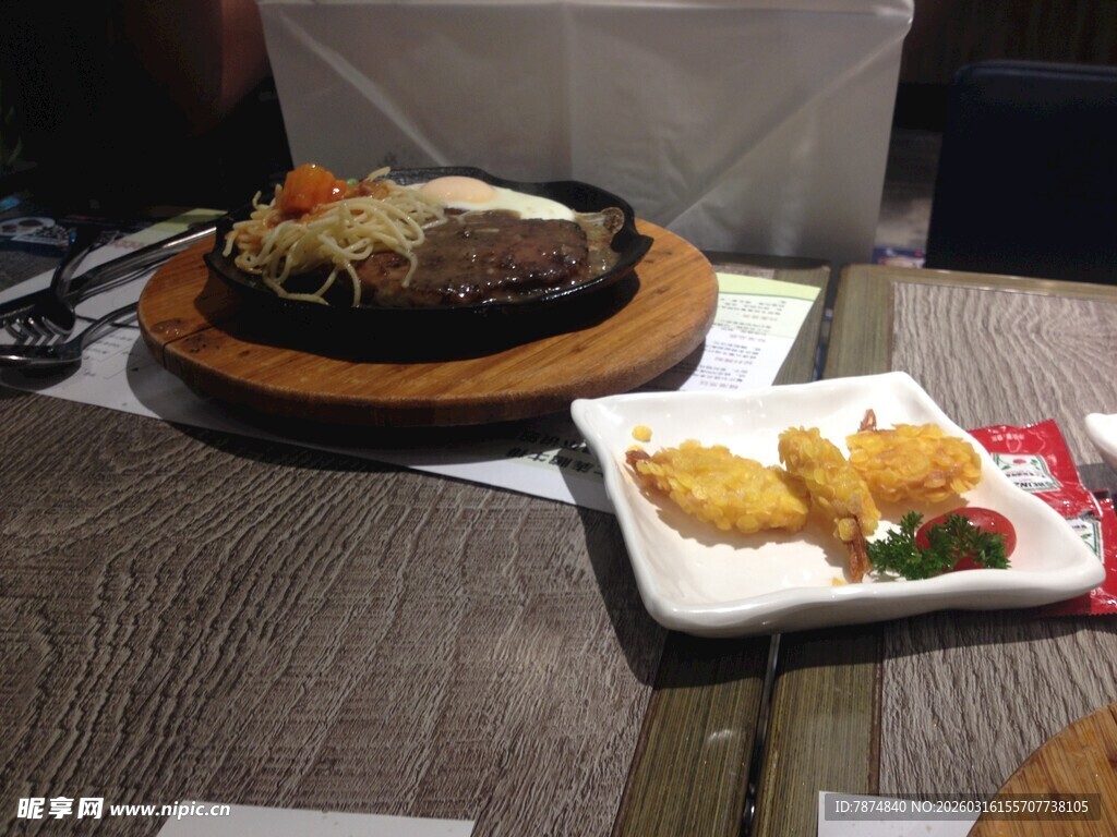 美味日式料理摆盘展示