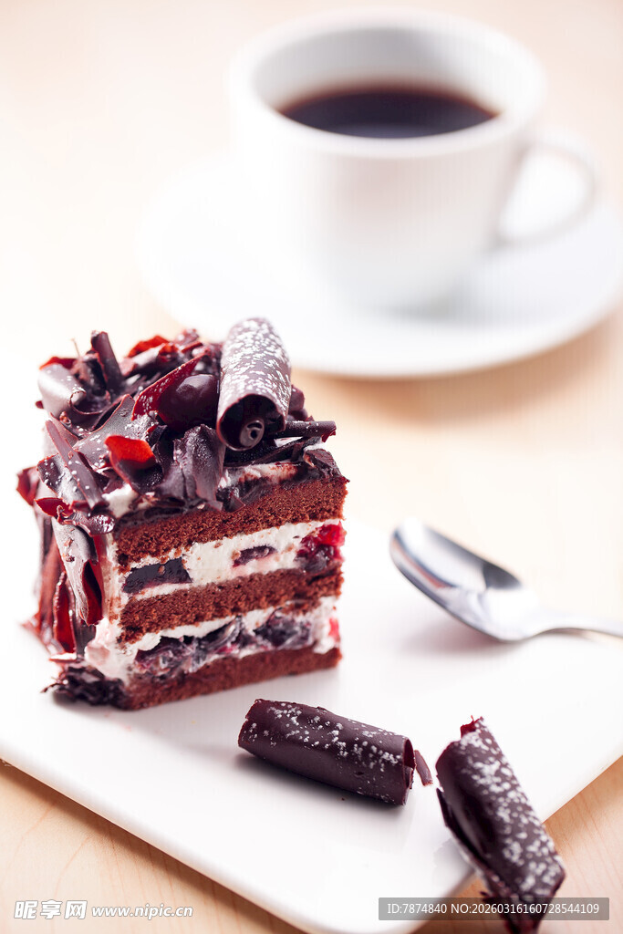 美味蛋糕配香浓咖啡