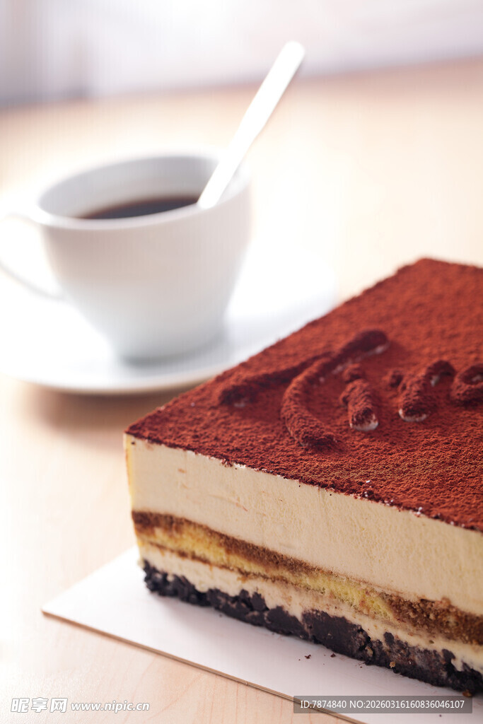 美味提拉米苏配香浓咖啡