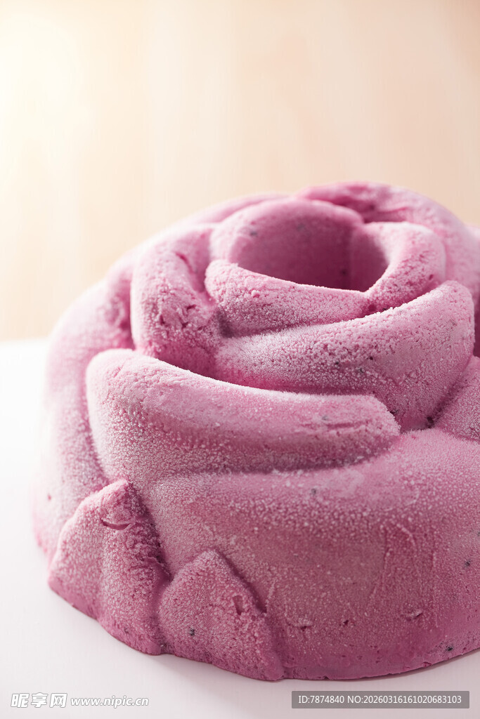 粉色毛绒玫瑰花造型坐垫