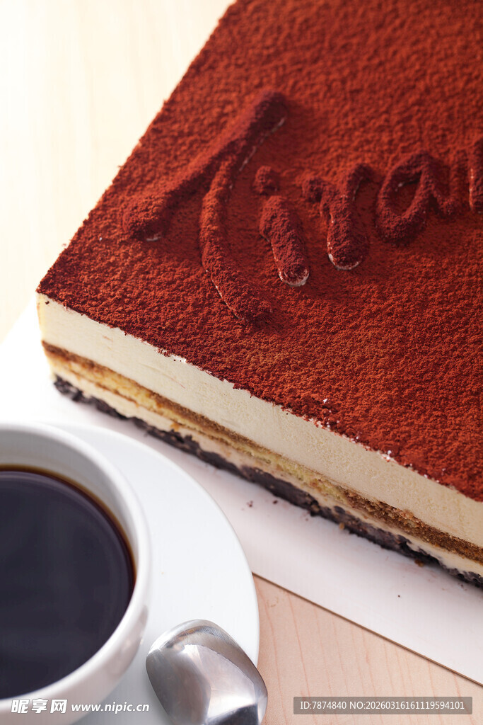 提拉米苏配咖啡 甜蜜一刻