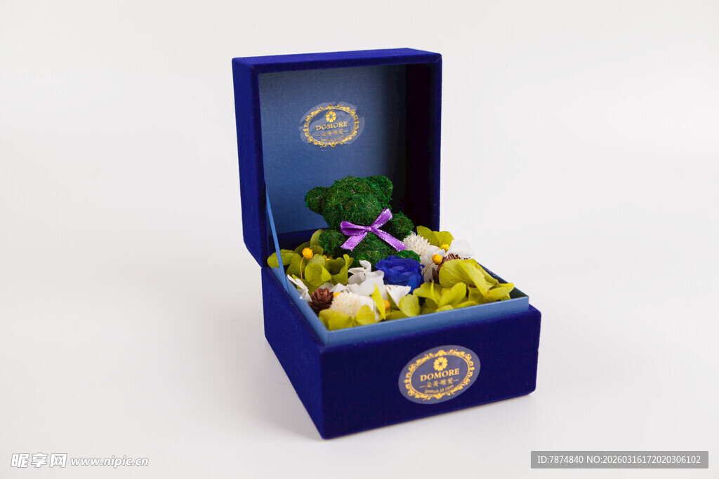 工艺品蓝色礼盒装多彩鲜花