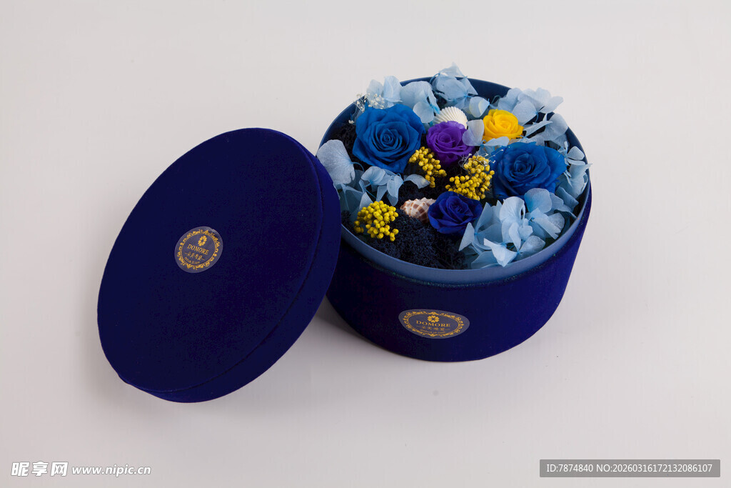 工艺品蓝色圆盒精美鲜花组合