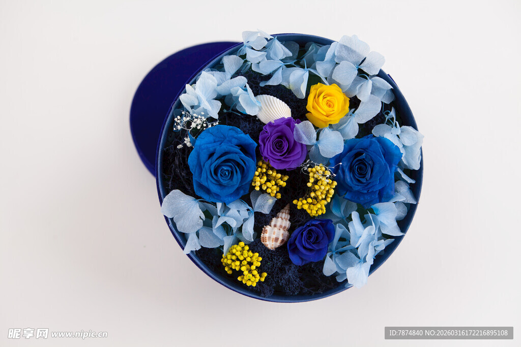 工艺品蓝色花卉装饰盒