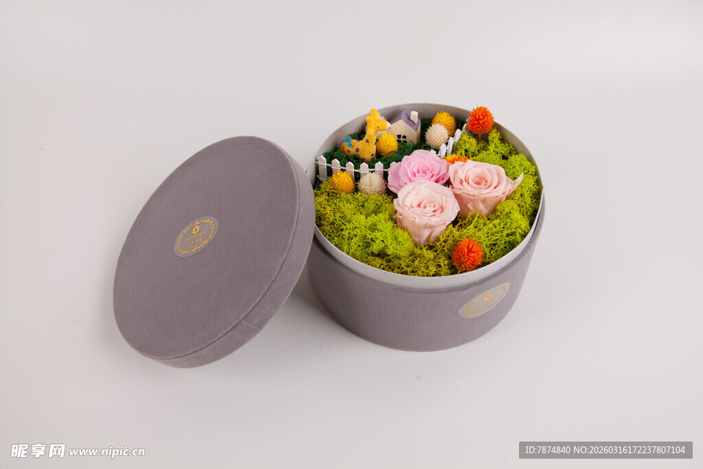 工艺品可爱小猪鲜花礼盒