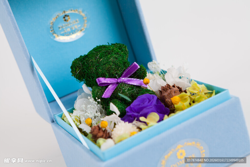 工艺品蓝色礼盒装多彩蔬菜花束