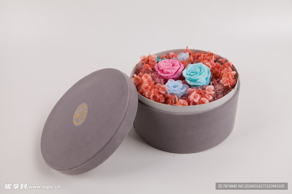 工艺品圆筒礼盒装多彩鲜花