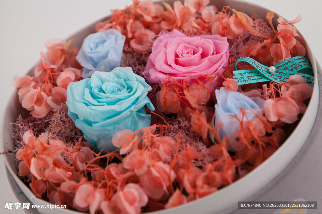 工艺品多彩玫瑰礼盒