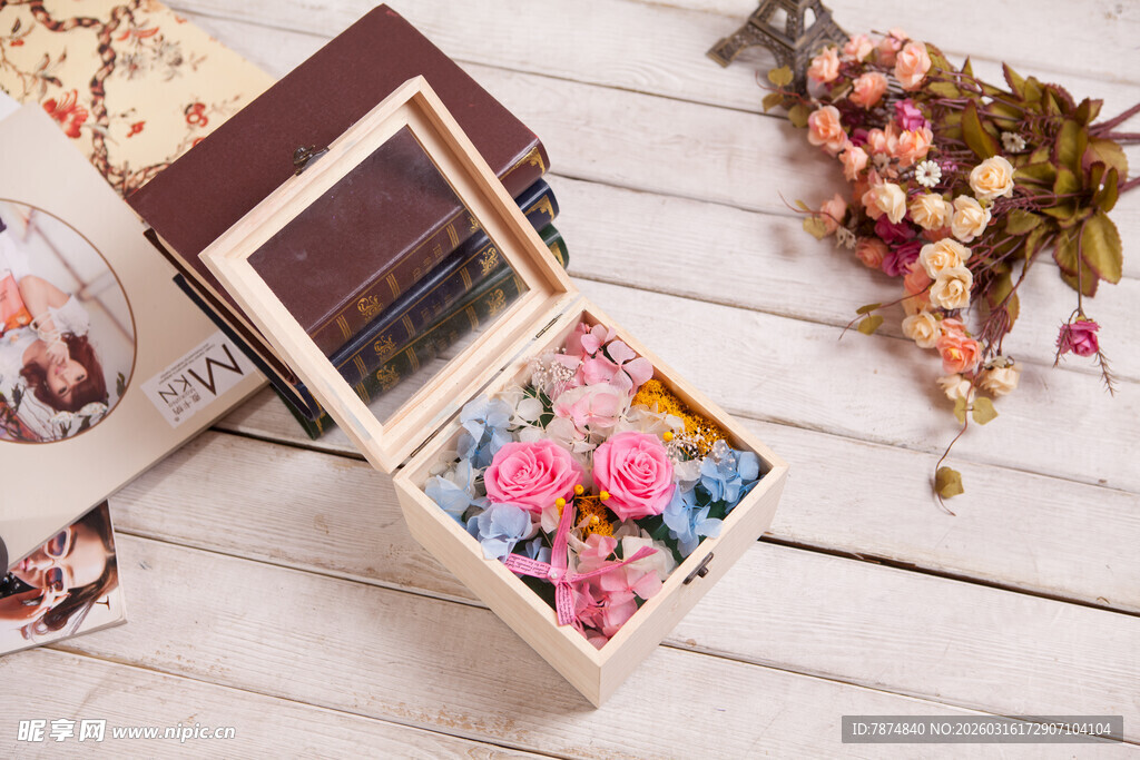 工艺品精致木盒盛放多彩干花