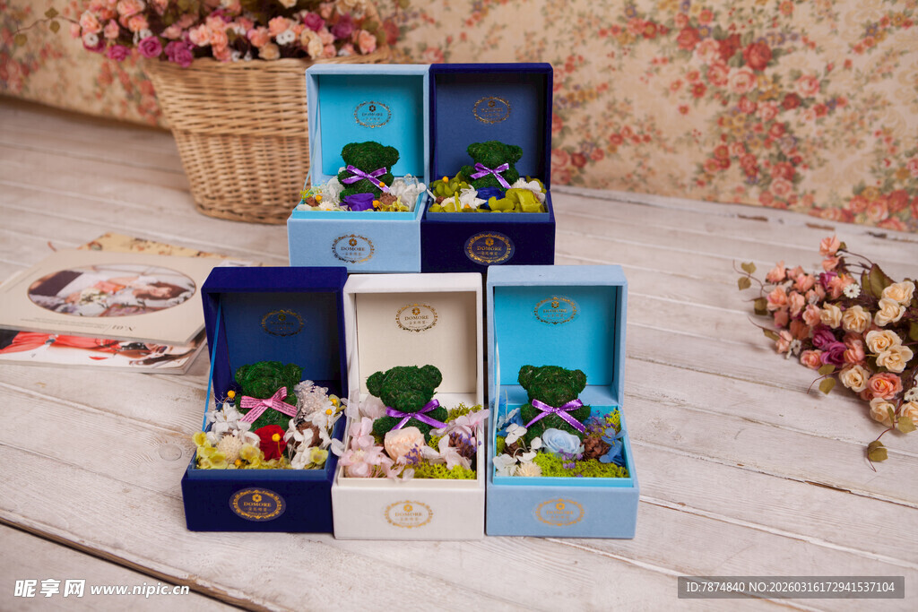 工艺品精致手办礼盒展示