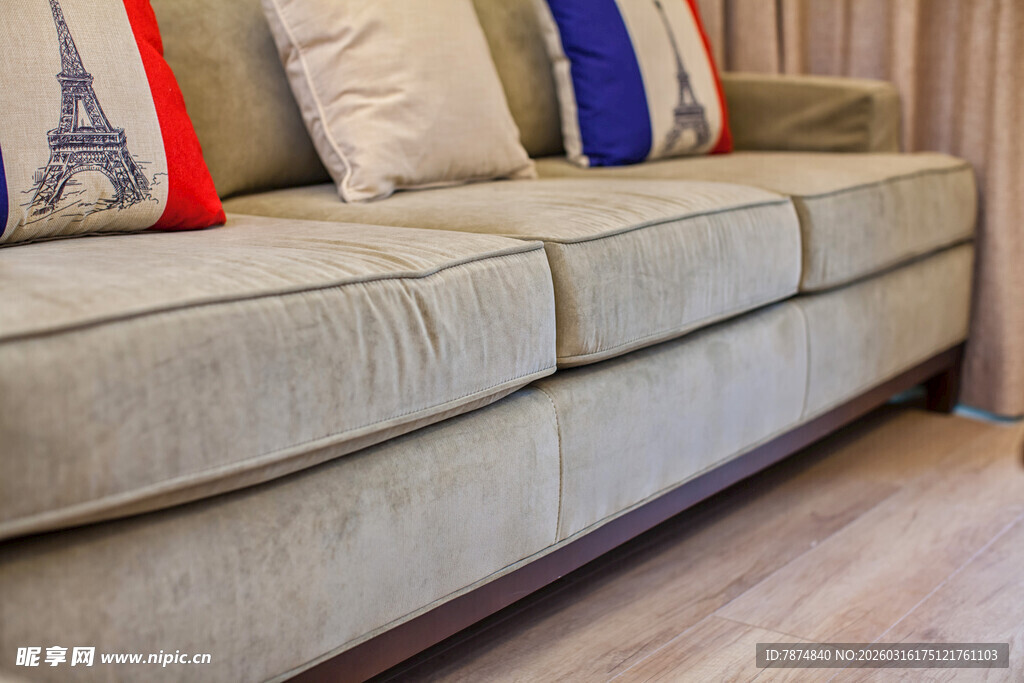 舒适沙发搭配个性靠枕