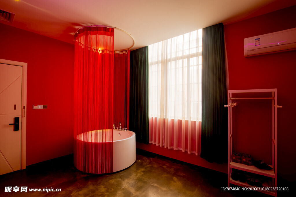 红色主题圆形床卧室空间