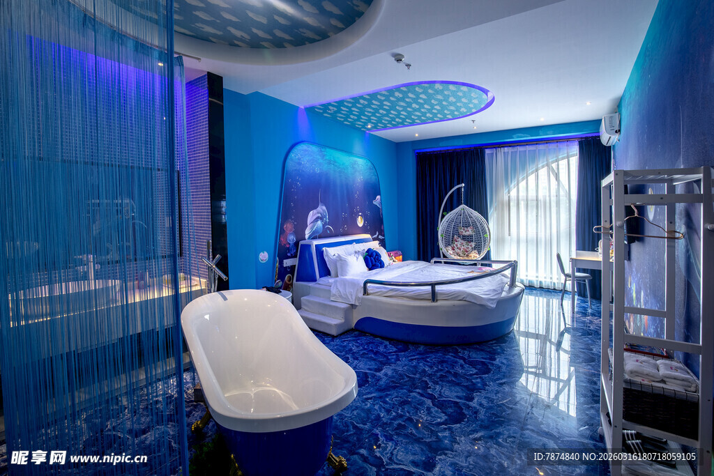 梦幻蓝调现代浴室空间