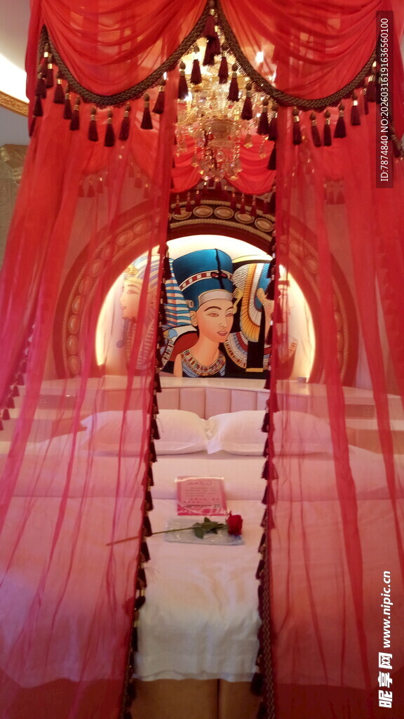 梦幻红色婚礼拱门布置