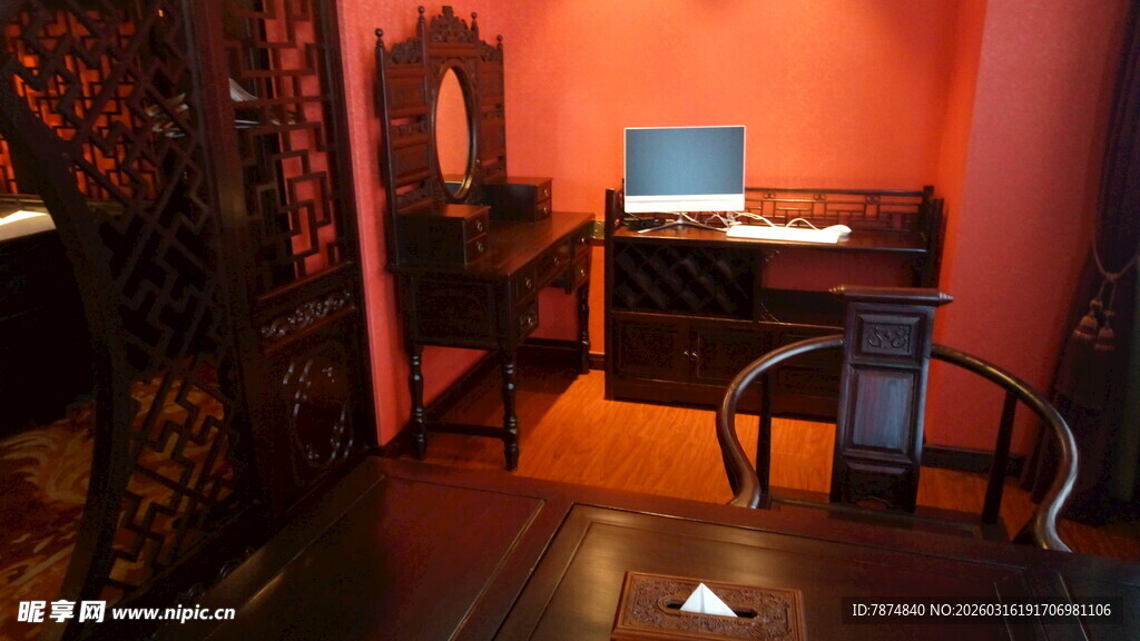 复古温馨的室内办公角落