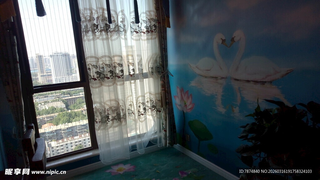 窗边梦幻墙绘室内景致