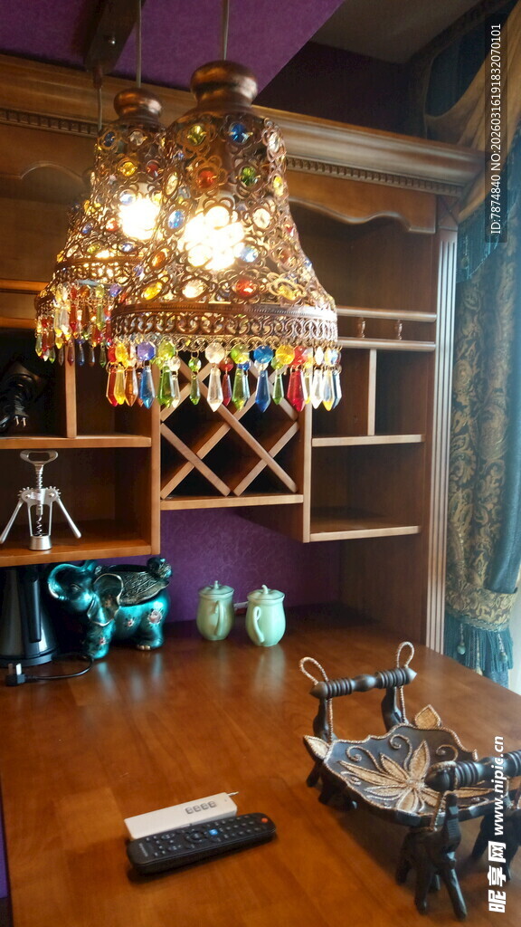 复古奢华客厅精致吊灯场景