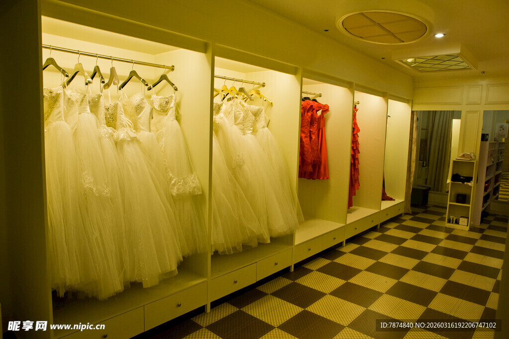 优雅婚纱店展示厅