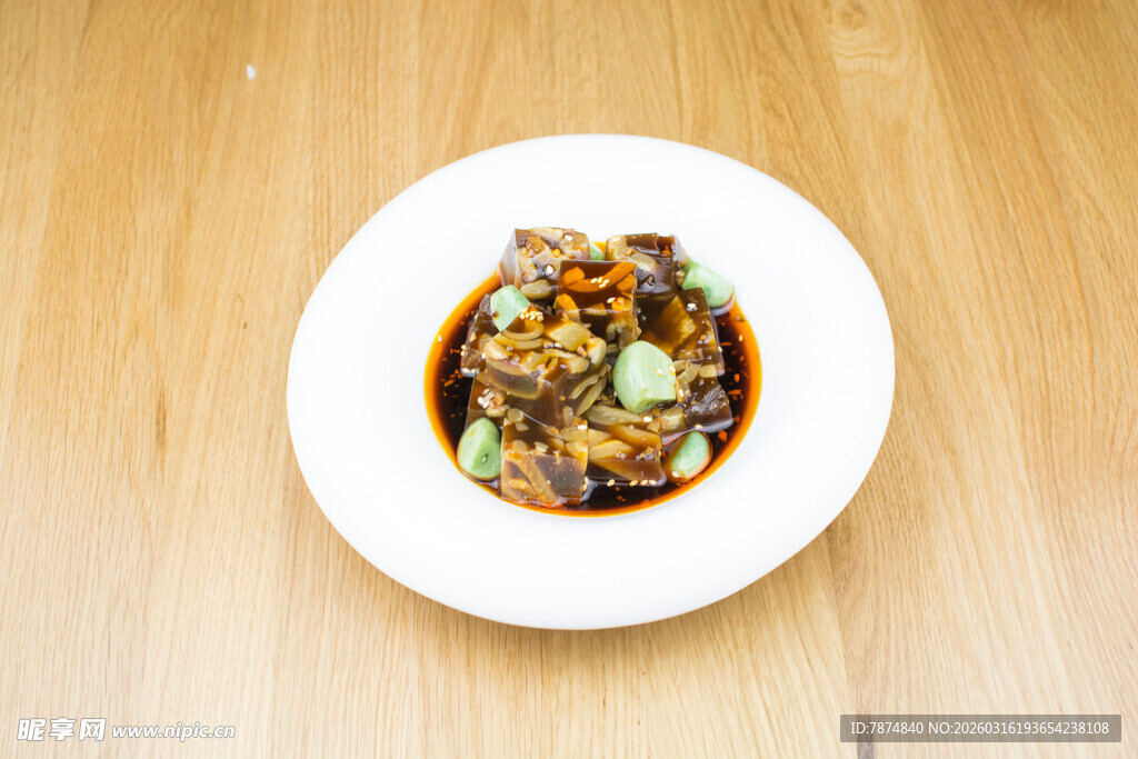 美味中式菜肴盛于白盘