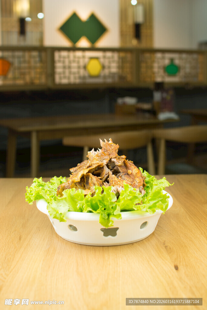 美味烤肉配生菜