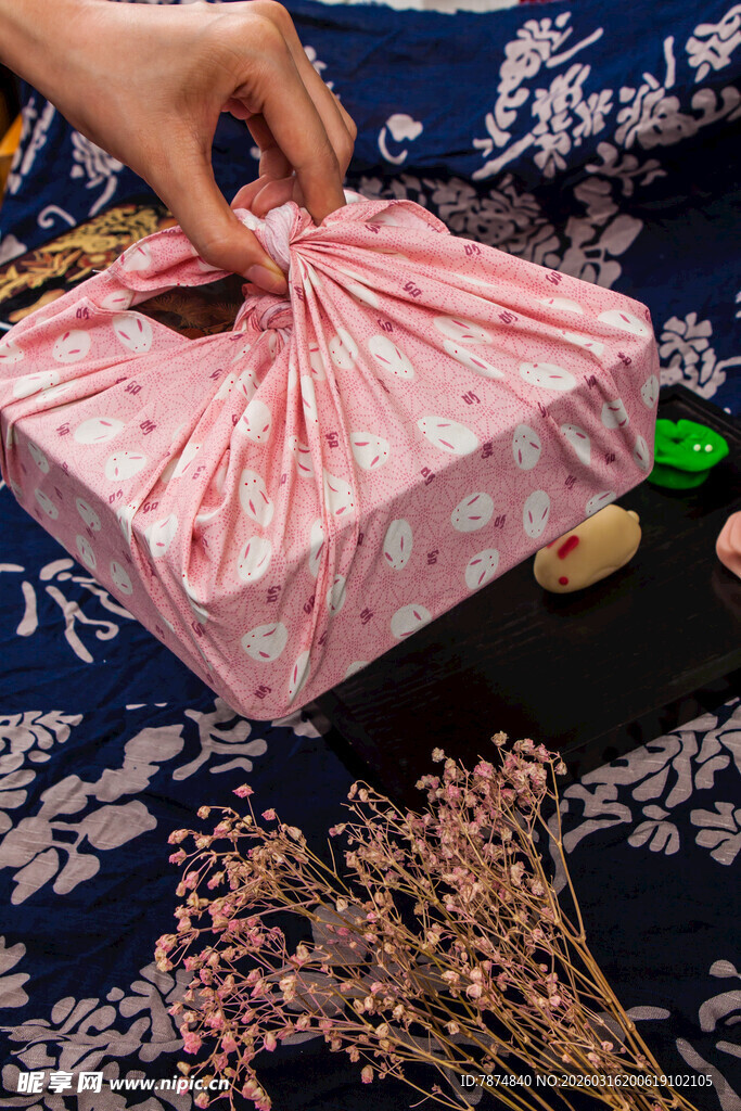 手制粉色精美折纸