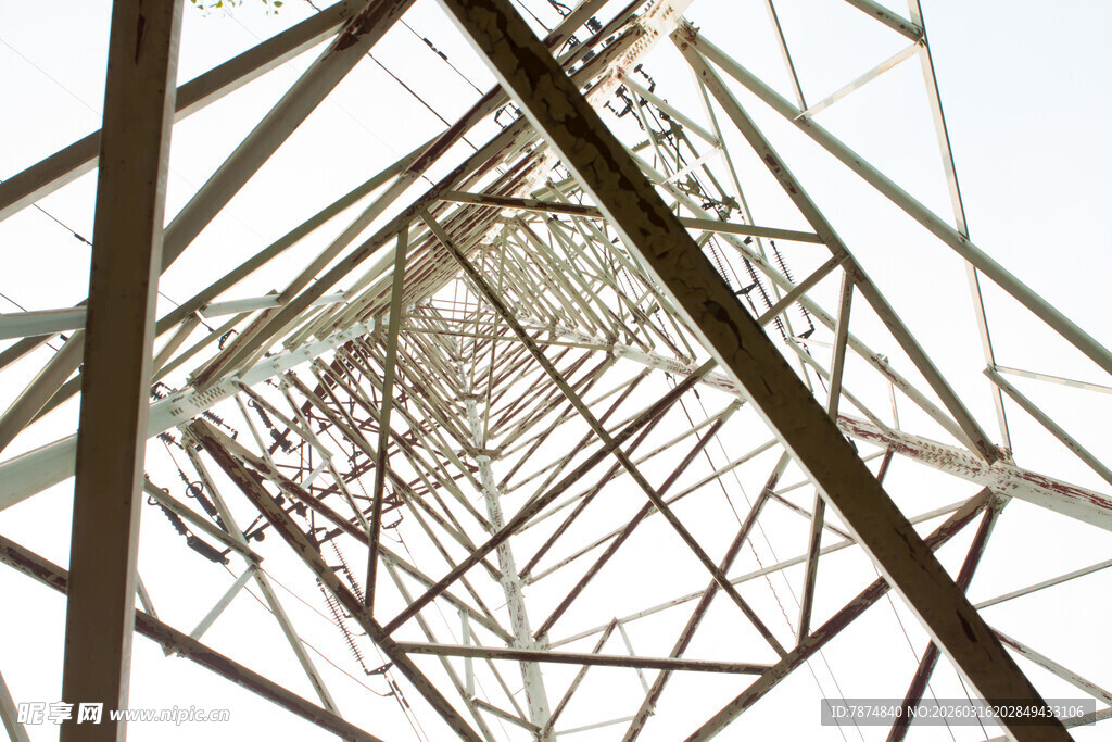 仰视钢结构框架