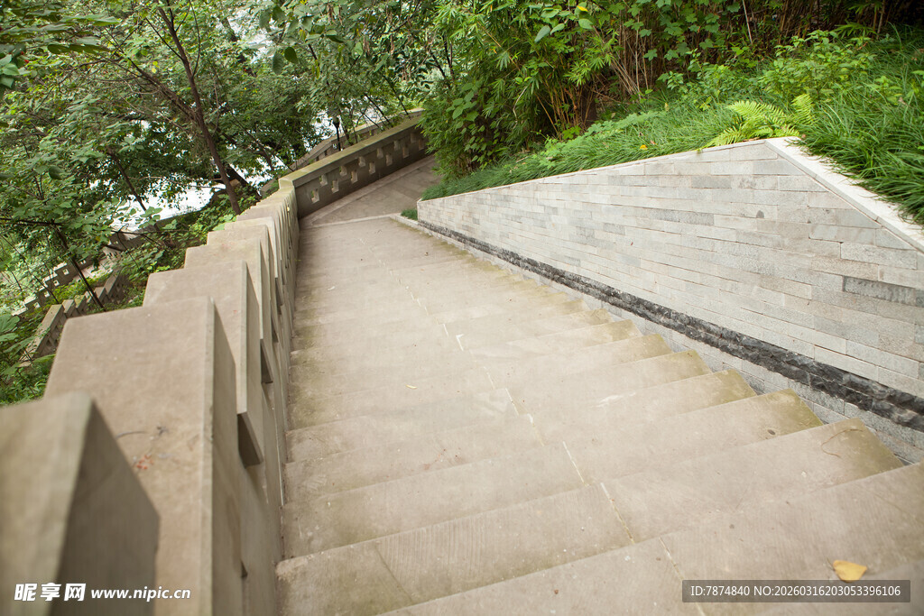 户外石砌阶梯景观