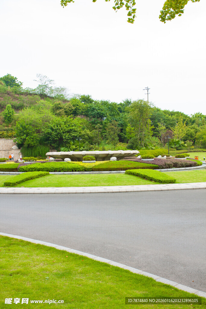 城市中的静谧绿化景观