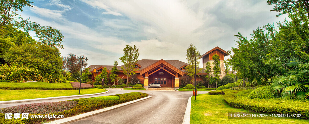 田园中古朴雅致的廊桥景观