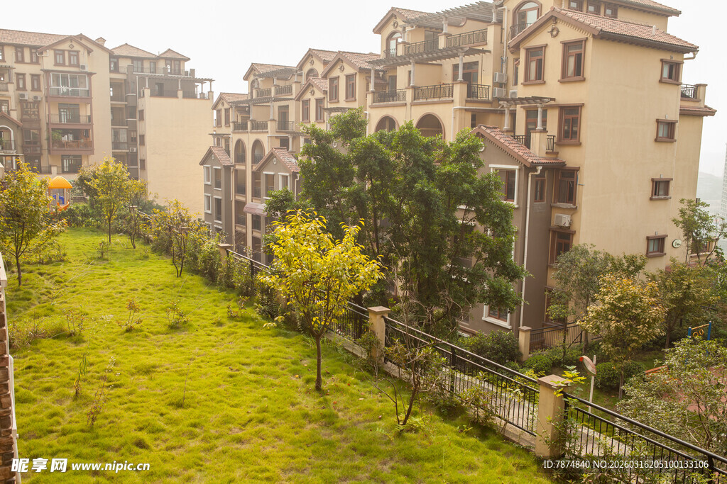 小区景观 绿植环绕的住宅