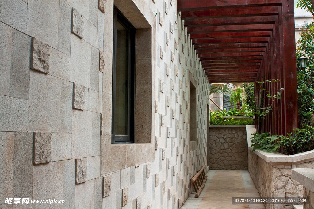 现代风格建筑户外走廊一角