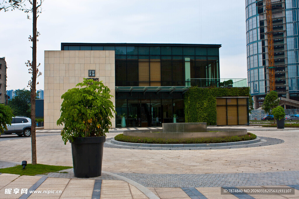 现代城市中的精致建筑景观