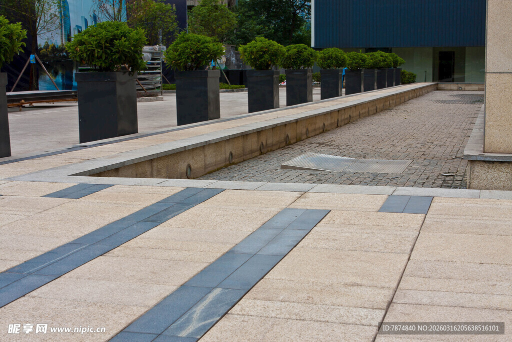 城市户外整齐的步道景观