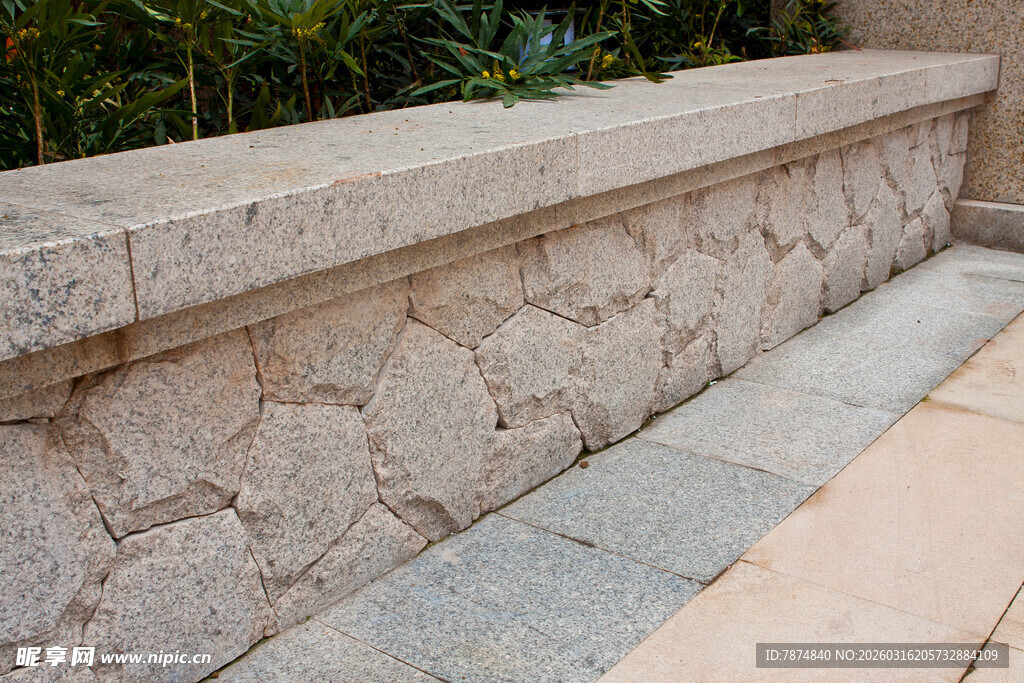 石质花池边 纹理清晰美观