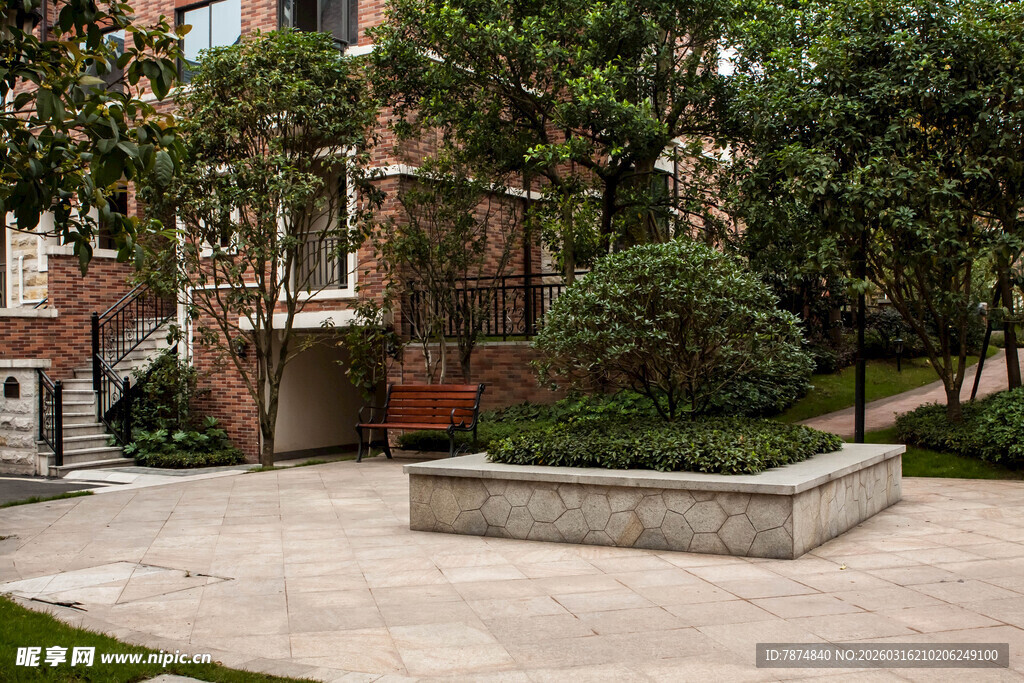 小区内的静谧绿化景观