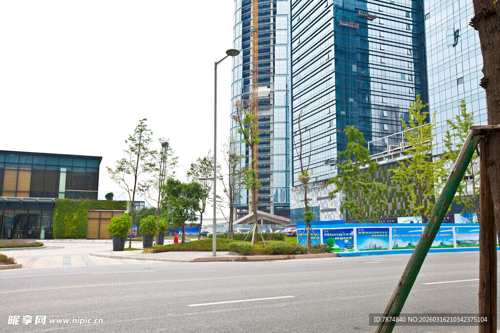 城市中在建的高楼景观