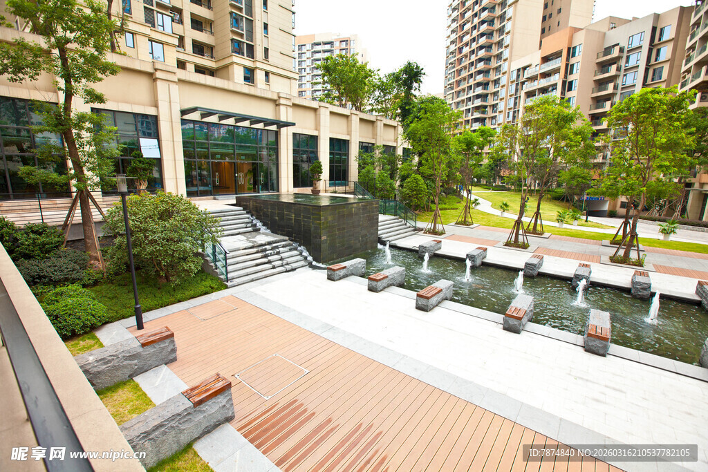 小区内的精致水景景观