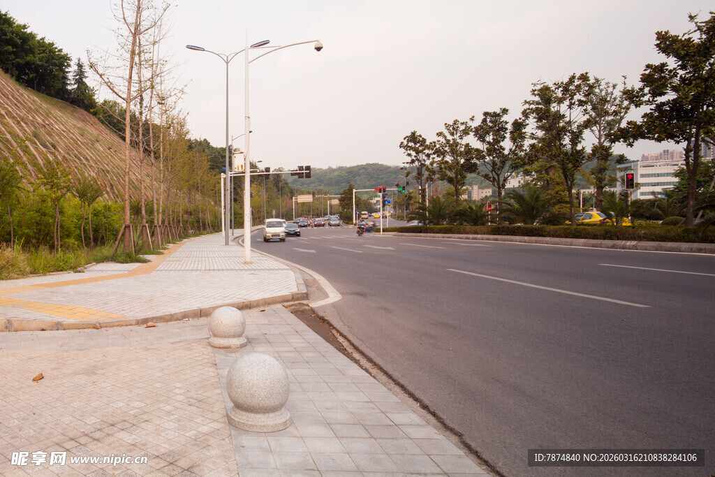 城郊空旷道路及周边景致