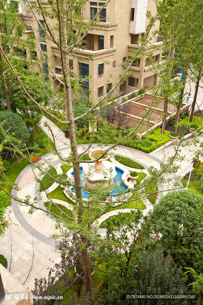 小区内精致的景观花园